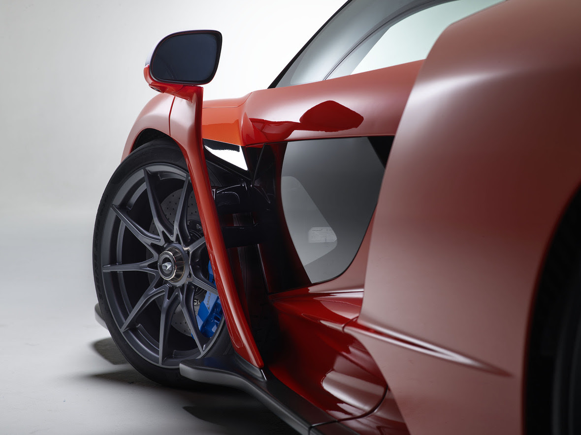 McLaren P15 lastiği